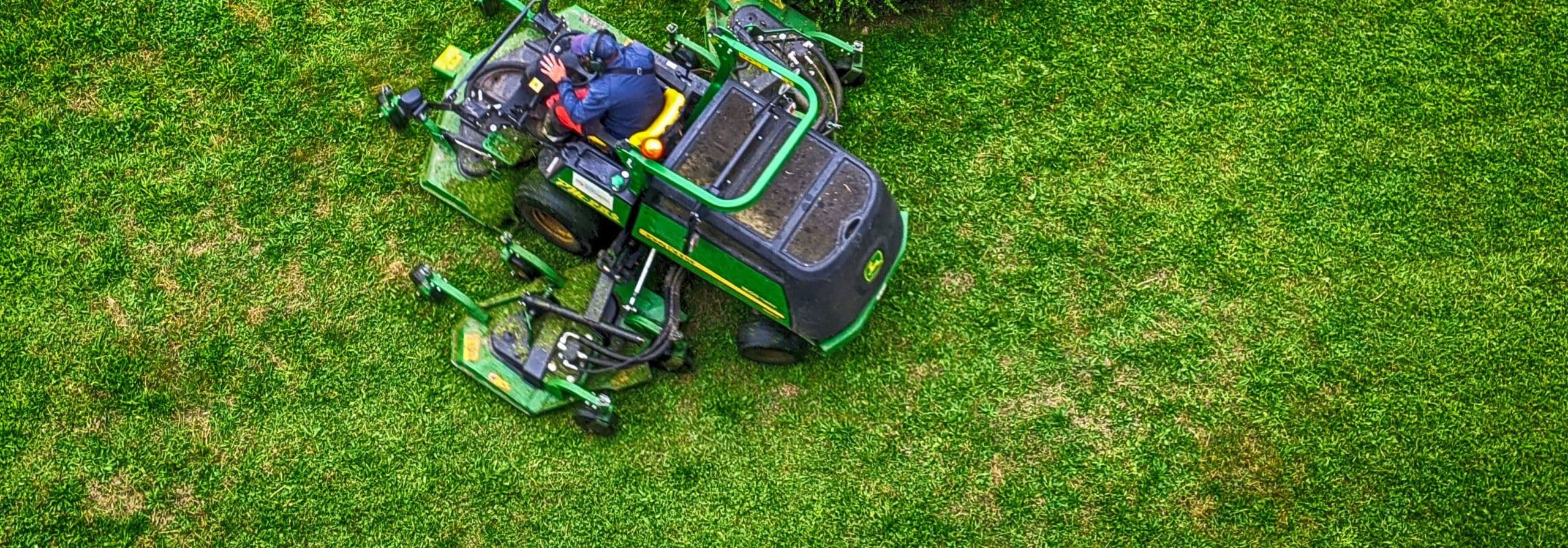 how to drive a zero turn mower - Featured Image