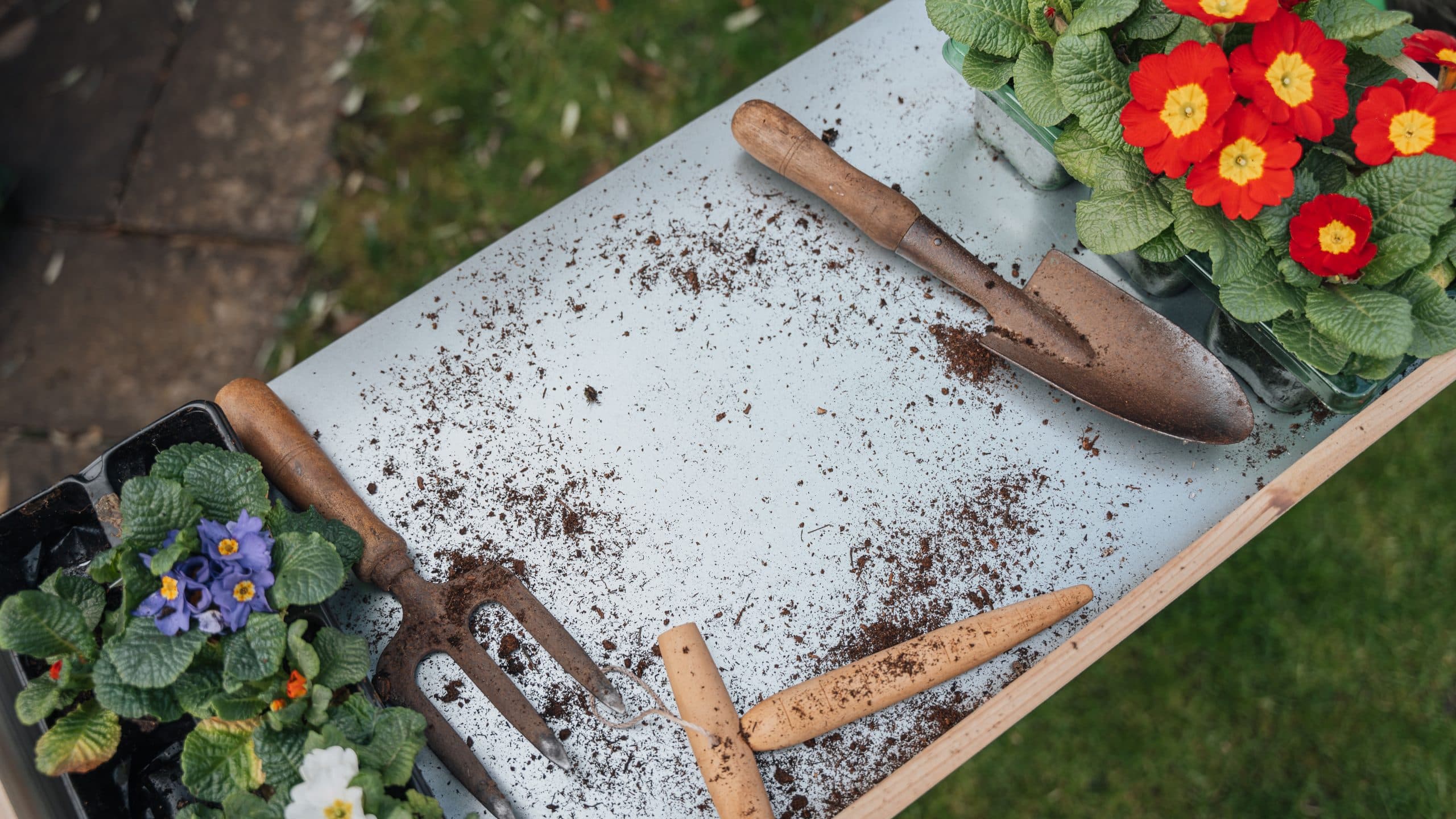 how to sharpen garden tools 1