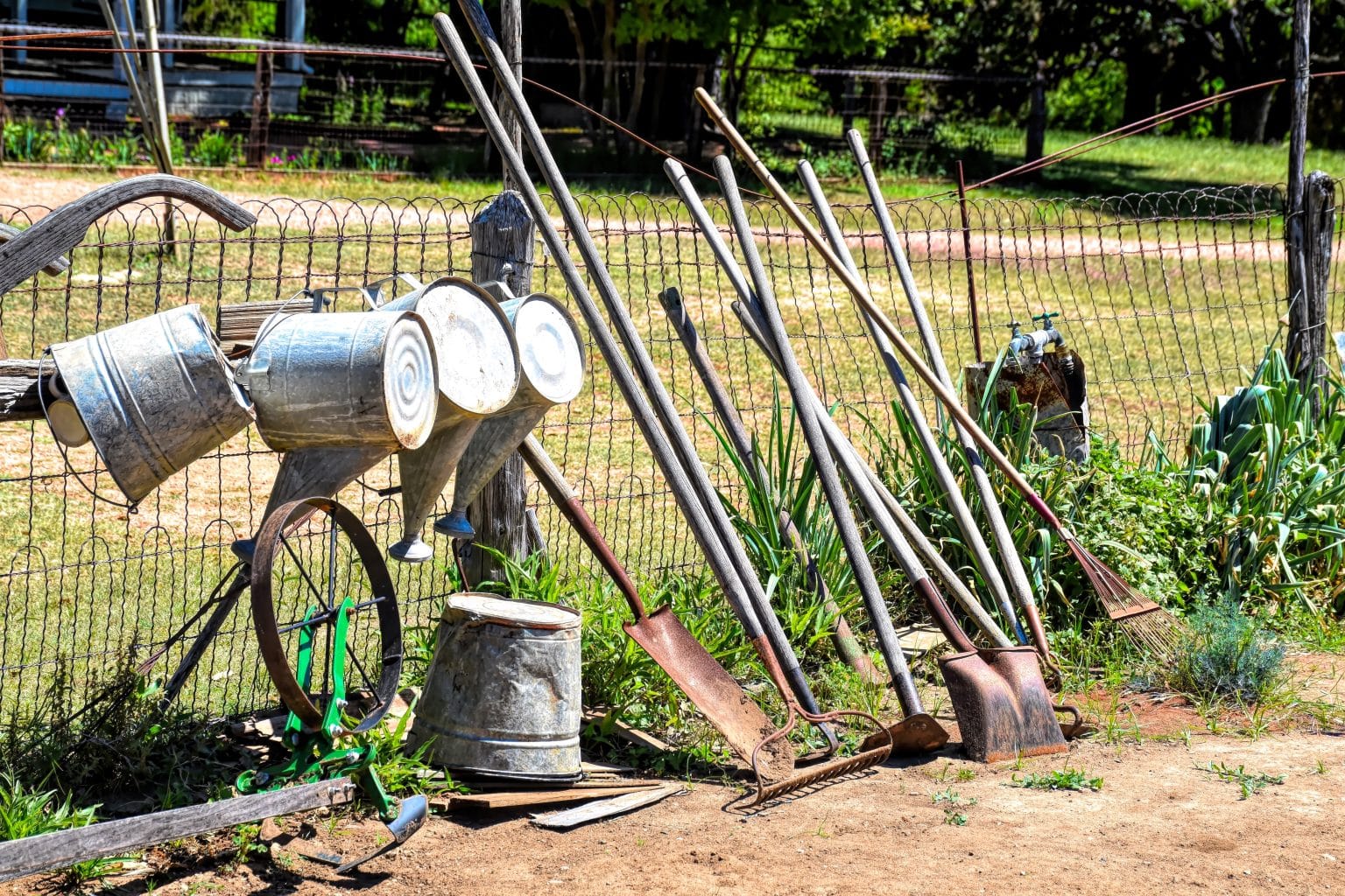 How to sharpen garden tools